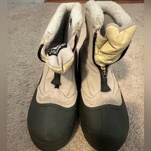 Columbia woman’s snow boots